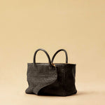 The Cabas Medium by LABEL17 is a lightweight handbag crafted from supple, vegetable-tanned nappa leather. Hand-braided and finished with a zip closure and detachable shoulder strap, it features a leather-lined interior with a secure inner pocket – combining refined design with everyday functionality.