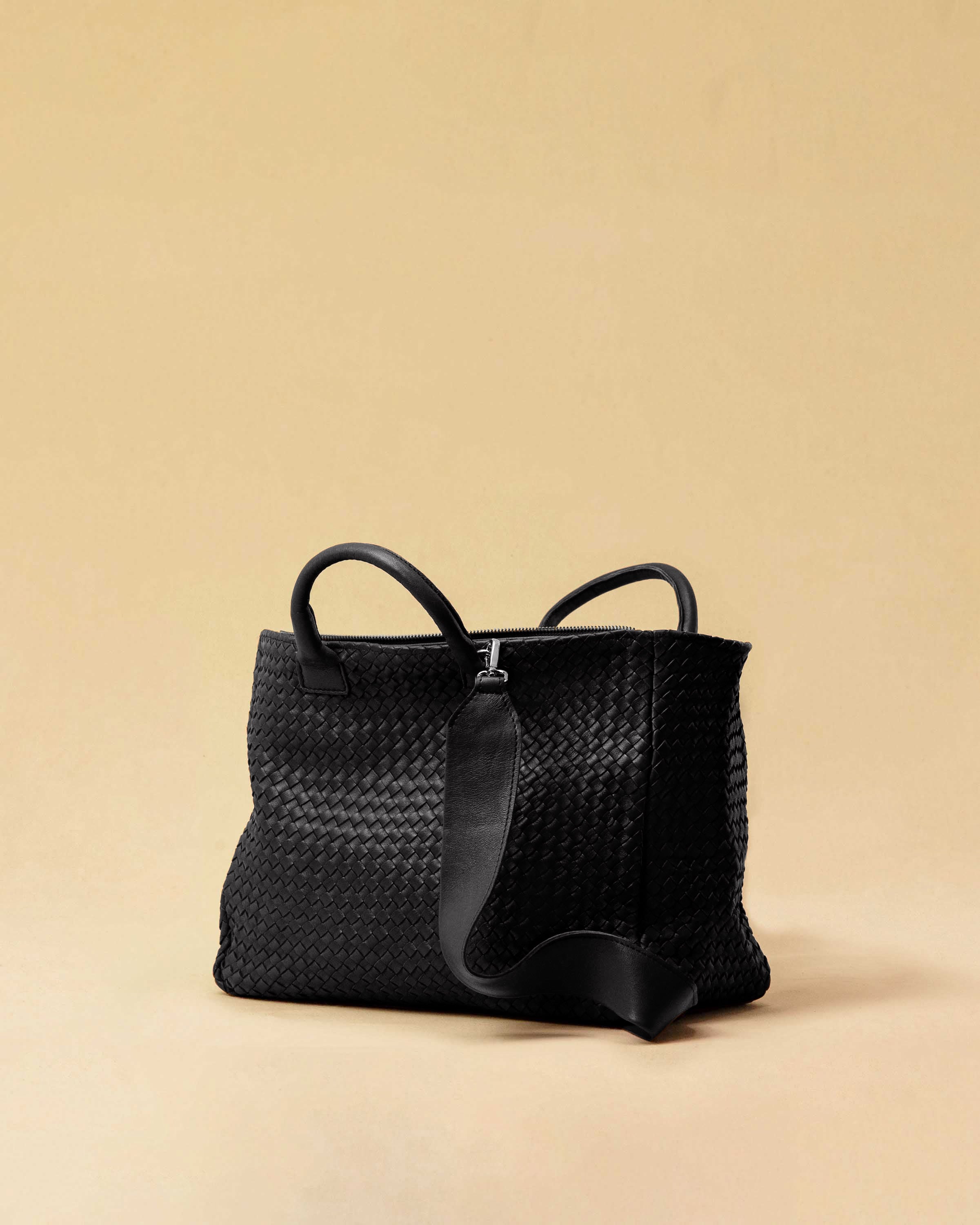 The Cabas Standard by LABEL17 is a larger version of the Cabas Medium – a lightweight handbag made from supple, vegetable-tanned nappa leather. Hand-braided, it features a zip closure, detachable shoulder strap, and a leather-lined interior with a secure inner pocket.
Spacious enough to fit your 14“ laptop in our Laptop Case 14 – perfect for a stylish everyday routine. Handmade in Morocco