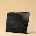 Style and Security, woven into one. The Braided Laptop Case 16 by LABEL17 combines hand-braided lamb nappa leather on the front with smooth leather on the back. Lightly padded, it holds laptops from 15” to 16” securely – with room for documents.
Also available for 13” and 14” devices.
Handmade in Morocco.