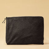 Style and Security, woven into one. The Braided Laptop Case 16 by LABEL17 combines hand-braided lamb nappa leather on the front with smooth leather on the back. Lightly padded, it holds laptops from 15” to 16” securely – with room for documents.
Also available for 13” and 14” devices.
Handmade in Morocco.