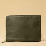 Style and Security, woven into one. The Braided Laptop Case 16 by LABEL17 combines hand-braided lamb nappa leather on the front with smooth leather on the back. Lightly padded, it holds laptops from 15” to 16” securely – with room for documents.
Also available for 13” and 14” devices.
Handmade in Morocco.