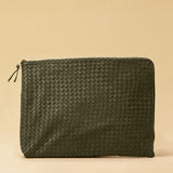 Style and Security, woven into one. The Braided Laptop Case 16 by LABEL17 combines hand-braided lamb nappa leather on the front with smooth leather on the back. Lightly padded, it holds laptops from 15” to 16” securely – with room for documents.
Also available for 13” and 14” devices.
Handmade in Morocco.