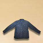 Overshirt 'OLIVIER' von LABEL17 in Ciel. Das Shirt-Modell in Suede Qualität begeistert als Übergangsbegleiter. Modische Hemd-Aufmachung, gefertigt in Marokko