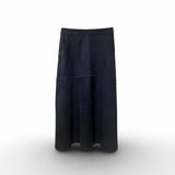 Unser LABEL17 Lederrock BELLE ist aus geschmeidigem Velours gefertigt und zaubert eine wunderschöne Silhouette. Ein Easy Leder-Rock in Glockenform, vielseitig einsetzbar, verleiht dem Outfit das gewisse Etwas. Handgefertigt in Marokko.
