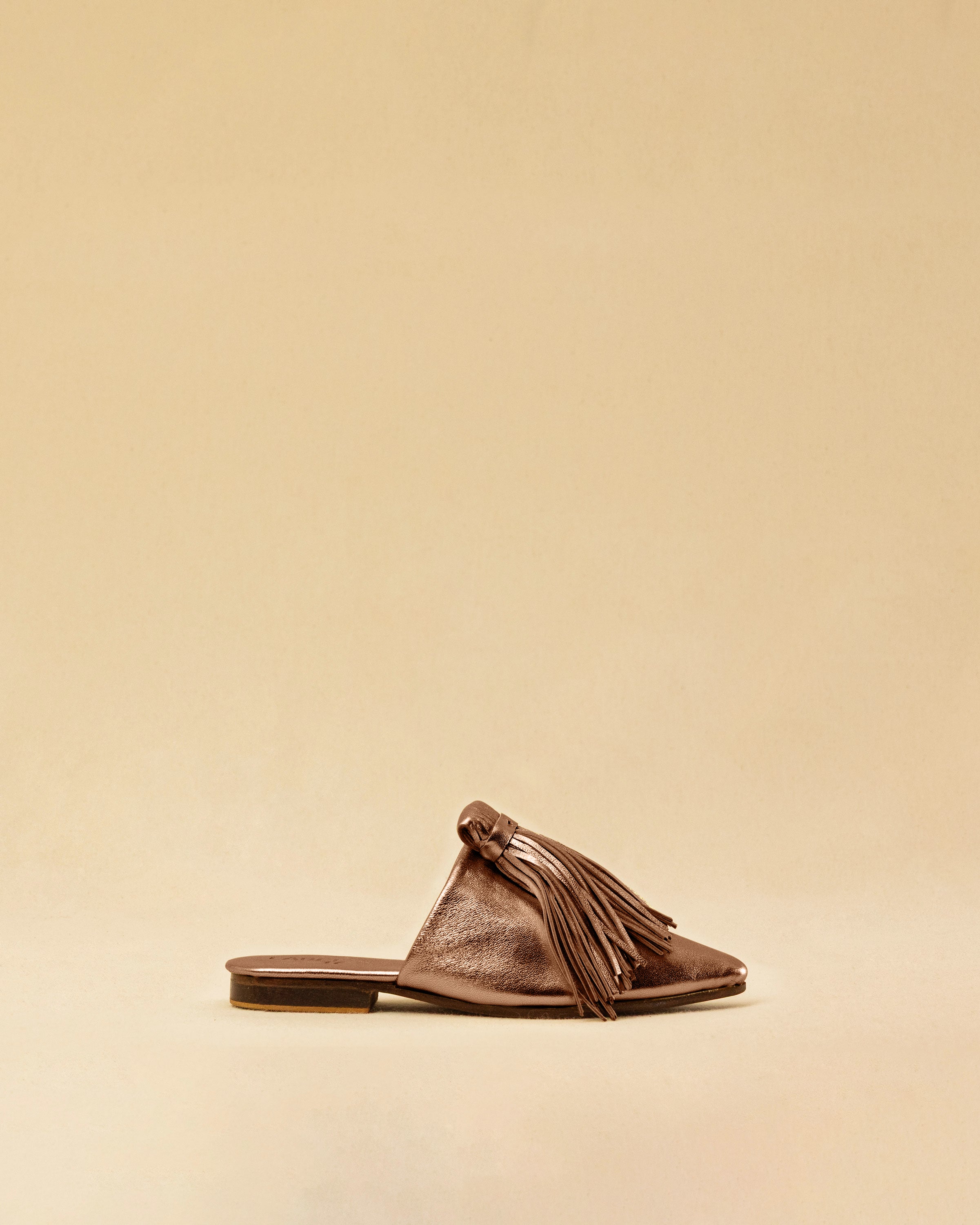 The Mule CHOUCHA by LABEL17 is crafted from supple, vegetable-tanned lamb nappa leather. A large, soft pompom sways elegantly with every step, adding a playful yet refined touch to the design. Handmade in Morocco.