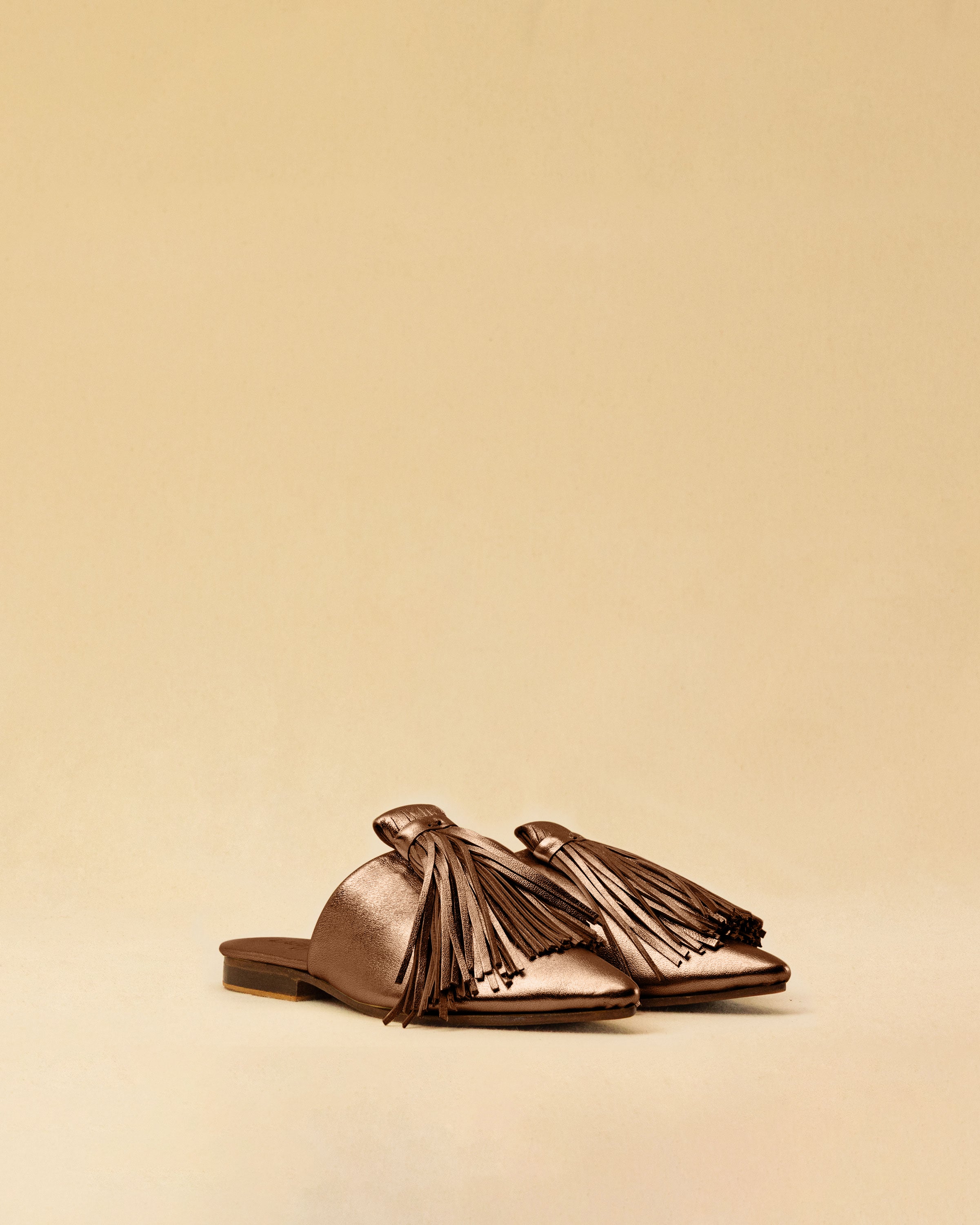 The Mule CHOUCHA by LABEL17 is crafted from supple, vegetable-tanned lamb nappa leather. A large, soft pompom sways elegantly with every step, adding a playful yet refined touch to the design. Handmade in Morocco.