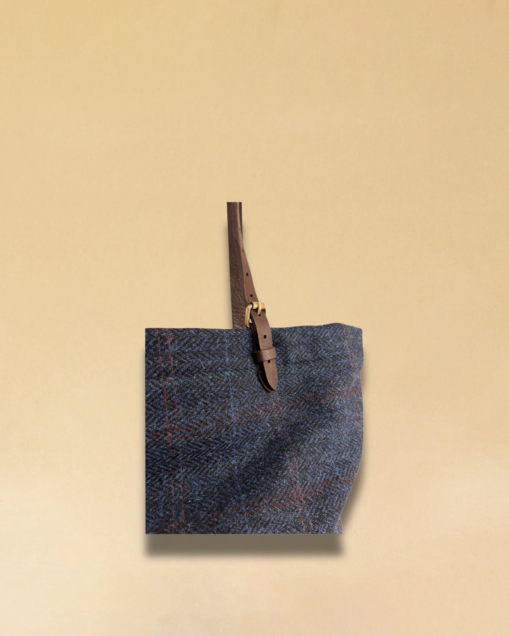 LABEL17 presents  one of the details of the Shoulder Bag in Harris Tweed, Blue