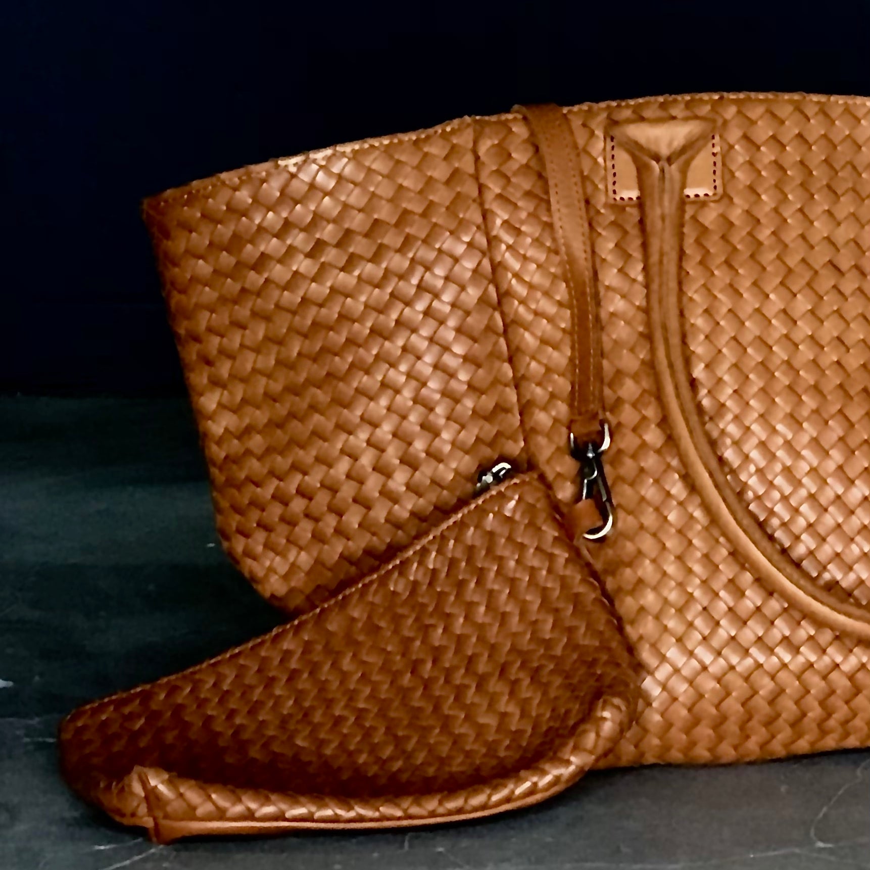 LABEL17 presents the Shoulder Bag Tresse with Etui Tresse in Cognac, hand-braided lamb Nappaleather