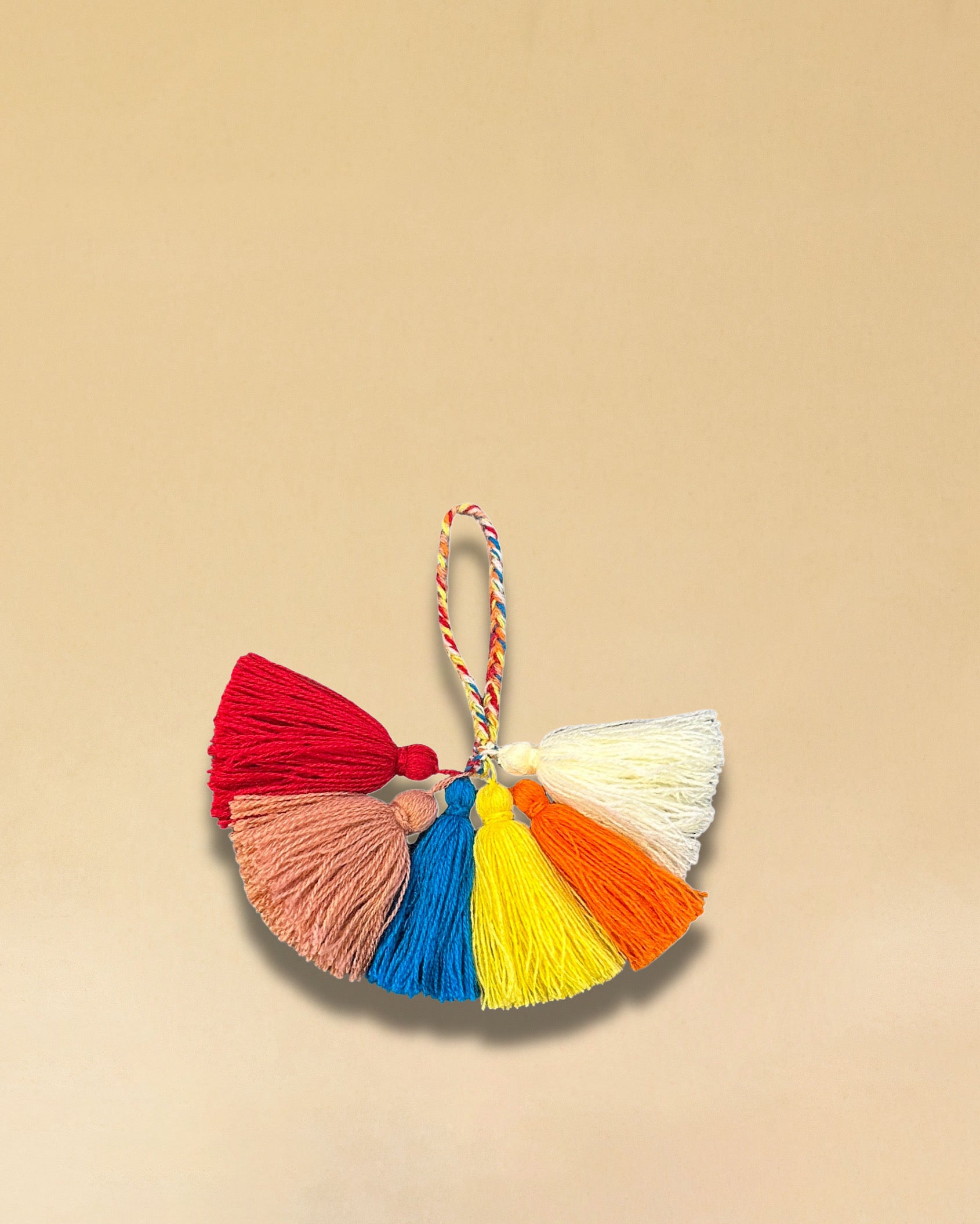 LABEL17 presents the Wool Pompom, to be combined i. E. withe the Shoulder Bag in Harris Tweed