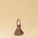 Der farbiger Wool-Pompom von LABEL17 kann als Taschenzubehör, gefertigt aus reiner Schurwolle. Hergestellt in einer Frauenkooperative in Marokko.