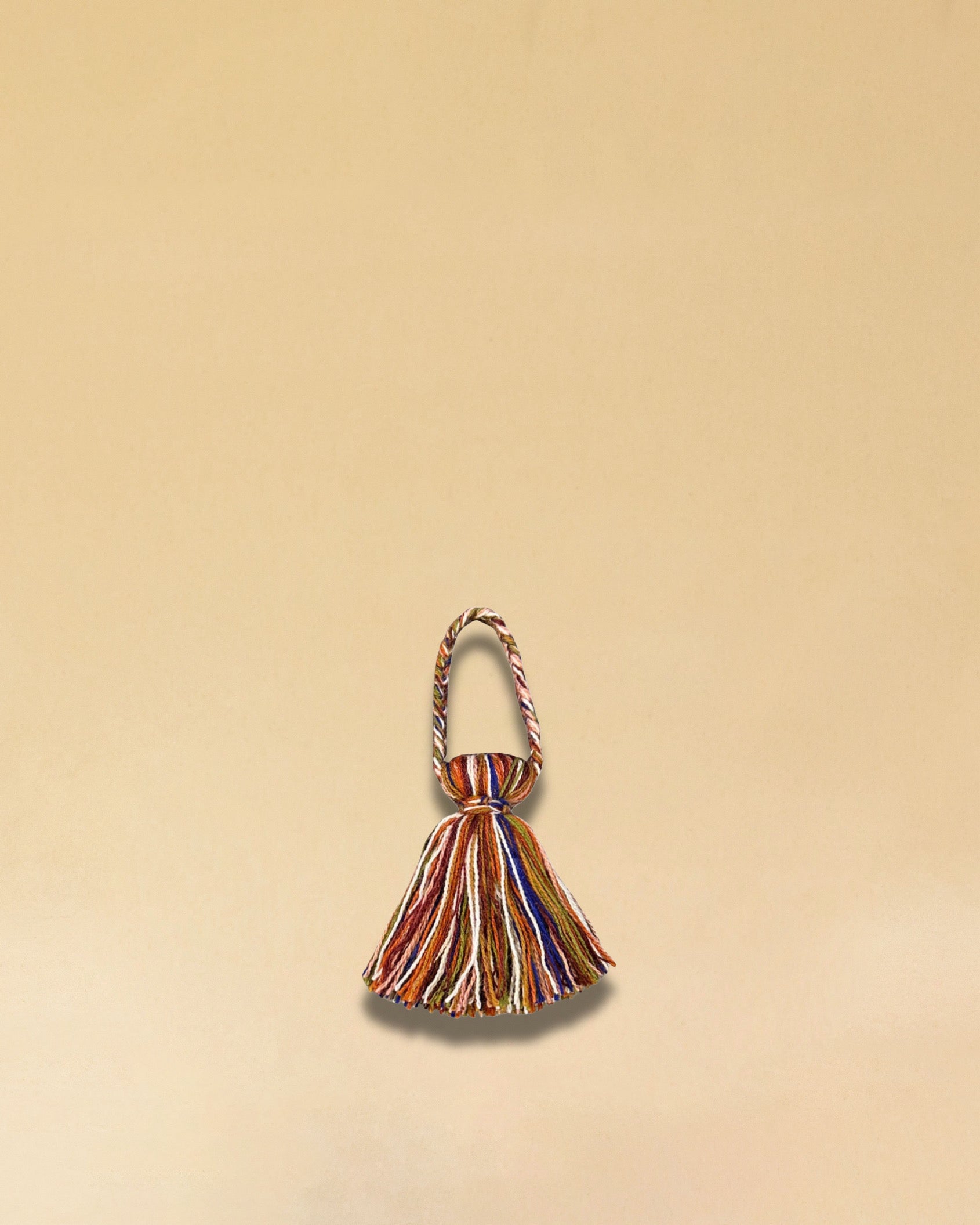 Der farbiger Wool-Pompom von LABEL17 kann als Taschenzubehör, gefertigt aus reiner Schurwolle. Hergestellt in einer Frauenkooperative in Marokko.