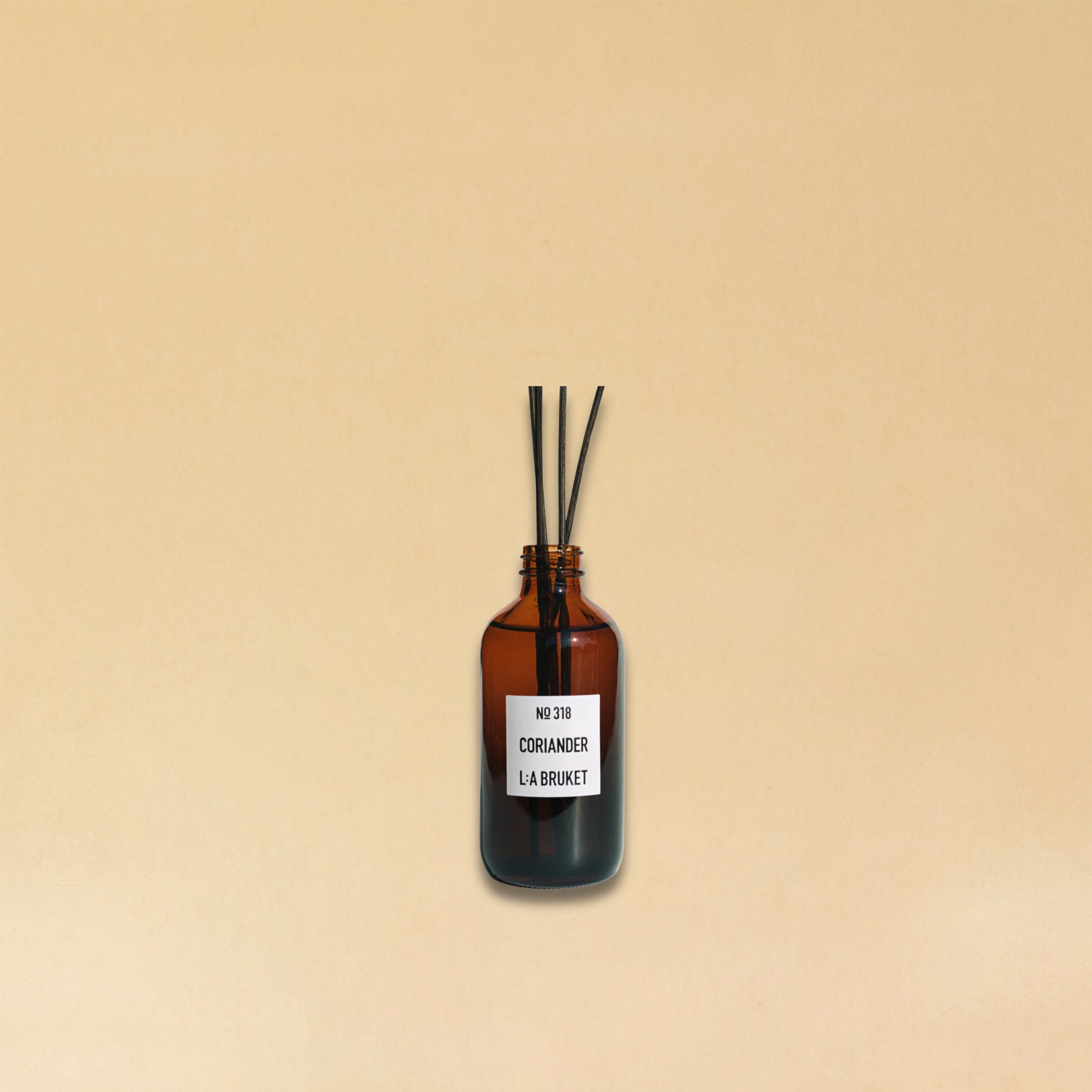 LA BRUKET's 318 Coriander Diffusor in a 200 ml glass with sticks, produced in Sweden, available at LABEL17 in Zurich Switzerland
