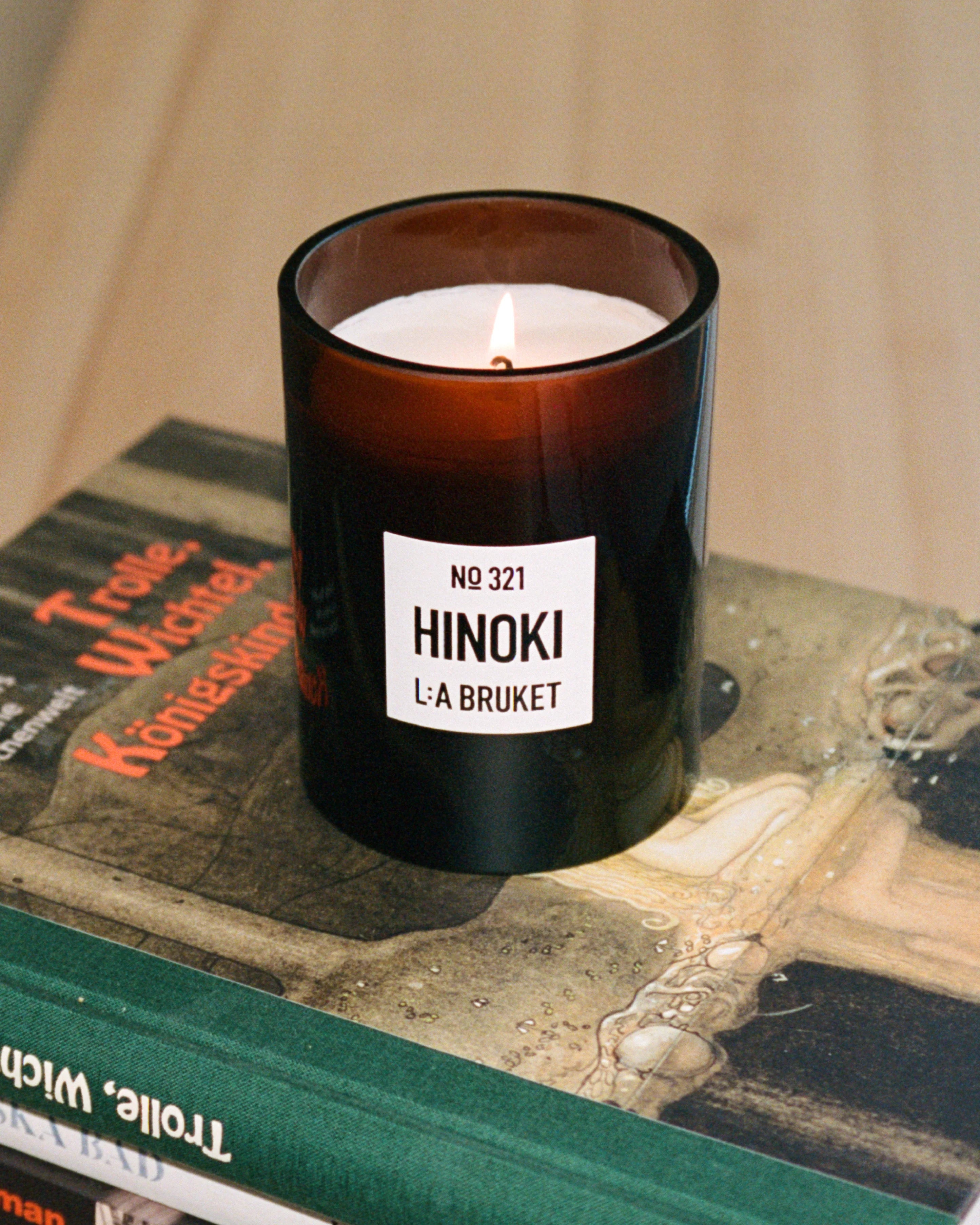 LA BRUKET's 321 Hinoki Candle in a 260 gr glass, produced in Sweden, available and in use at LABEL17 in Zurich Switzerland