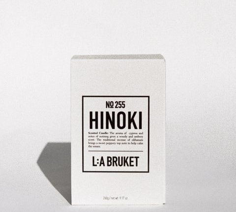 L:A BRUKET Scented Candle, 260g - Hinoki, bei LABEL17