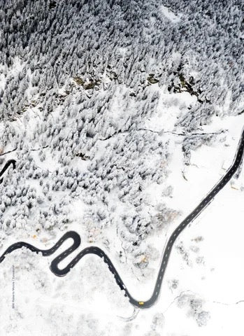 Transhelvetica Engadin Magazin Nr. 15 - Stizis (rätoromanisch für Spuren), erhältlich bei LABEL17 in Zürich Seefeld.