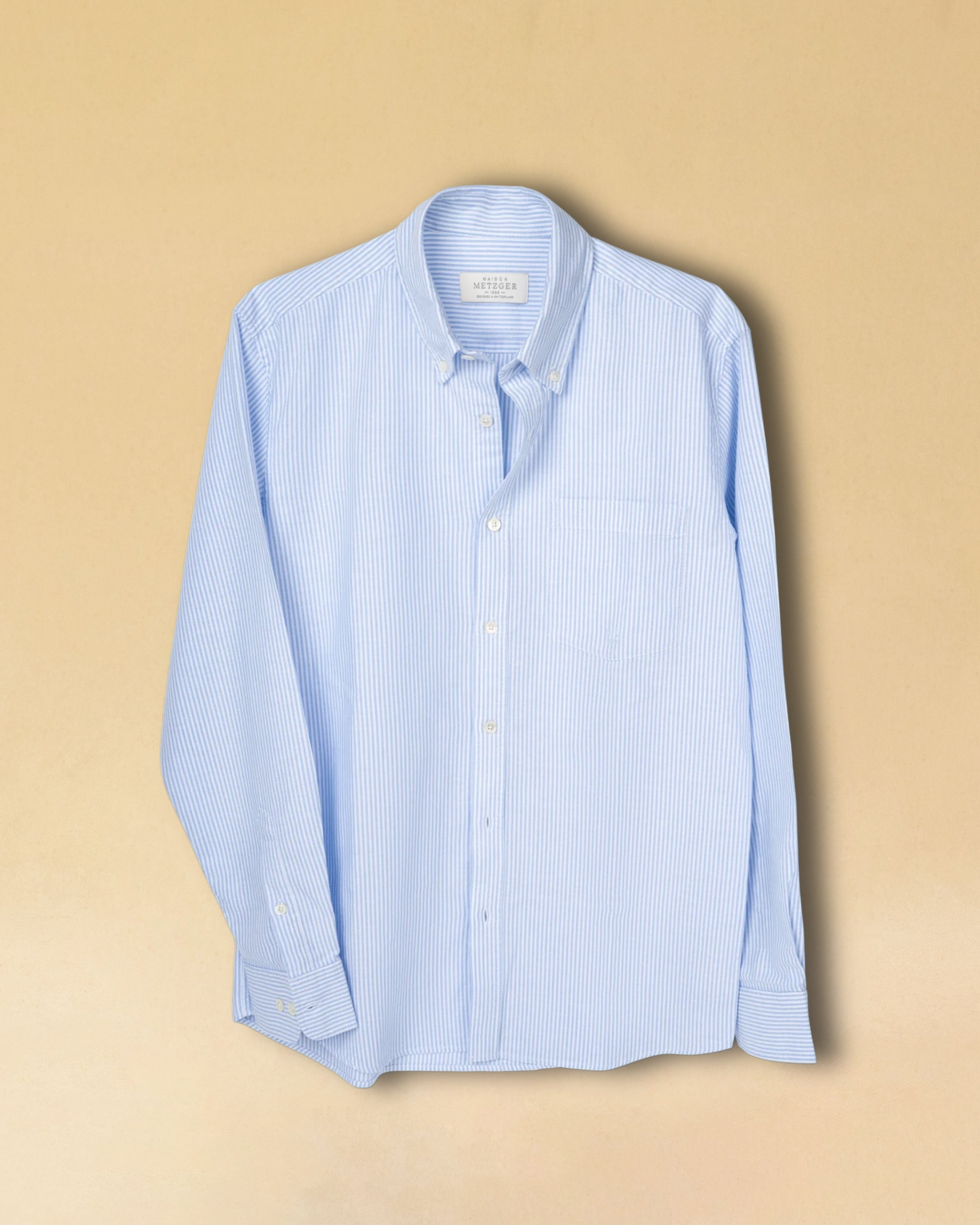 Button-Down-Hemd von Maison Metzger 1888, gefertigt aus Premium-Oxfordstoff —  leicht, atmungsaktiv und aussergewöhnlich weich.