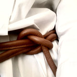 Sportive Lederkordel als Gürtel von LABEL17: Belt Knot, Ledergurt aus feinem, pflanzlich gegerbtem Lamm-Nappaleder, handgefertigt in Marokko, designed in Switzerland
