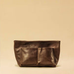 The Bag Organizer PENNY by LABEL17 is crafted from supple nappa leather and brings effortless style and order to large handbags. With integrated outer and inner compartments and a magnetic closure, it fits perfectly into our Shoulder Bag ORIGINAL.