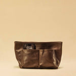 The Bag Organizer PENNY by LABEL17 is crafted from supple nappa leather and brings effortless style and order to large handbags. With integrated outer and inner compartments and a magnetic closure, it fits perfectly into our Shoulder Bag ORIGINAL.