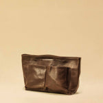 The Bag Organizer PENNY by LABEL17 is crafted from supple nappa leather and brings effortless style and order to large handbags. With integrated outer and inner compartments and a magnetic closure, it fits perfectly into our Shoulder Bag ORIGINAL.