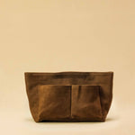 The Bag Organizer PENNY by LABEL17 is crafted from supple suede leather and brings effortless style and order to large handbags. With integrated outer and inner compartments and a magnetic closure, it fits perfectly into our Shoulder Bag ORIGINAL.
