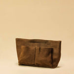 The Bag Organizer PENNY by LABEL17 is crafted from supple suede leather and brings effortless style and order to large handbags. With integrated outer and inner compartments and a magnetic closure, it fits perfectly into our Shoulder Bag ORIGINAL.