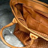 The Bag Organizer PENNY by LABEL17 is crafted from supple nappa leather and brings effortless style and order to large handbags. With integrated outer and inner compartments and a magnetic closure, it fits perfectly into our Shoulder Bag ORIGINAL.