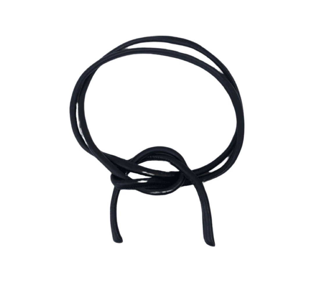 Sportive Lederkordel als Gürtel von LABEL17: Belt Knot, Ledergurt aus feinem, pflanzlich gegerbtem Lamm-Nappaleder, handgefertigt in Marokko, designed in Switzerland