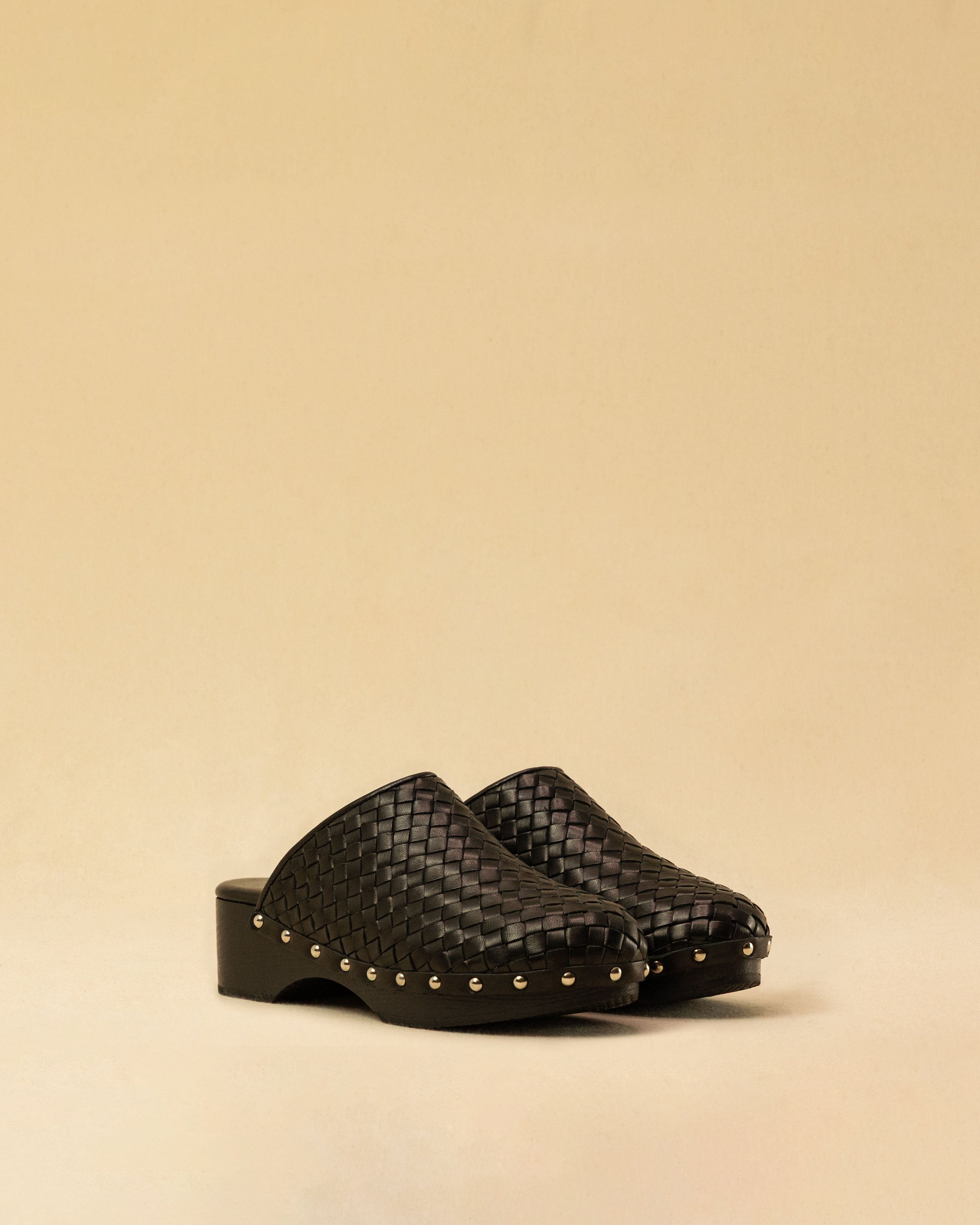 The Braided Clogs ATHENA by LABEL17 are expertly crafted from supple, vegetable-tanned leather, meticulously hand-braided for a rich, textured finish. The intricate craftsmanship showcases the beauty of traditional techniques, while a durable Vibram sole provides lasting comfort and stability with every step. Designed with an artisanal approach, these clogs make a refined yet effortless statement. Quiet luxury at its finest. Handmade in Greece.