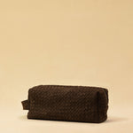 The elegant Braided Travel Pouch VOYAGER by LABEL17  is handcrafted from fine, braided nappa leather and stands out with its soft feel and refined craftsmanship. A zipper keeps everything securely closed, while the interior is lined with water-resistant fabric and features practical side compartments – for stylish organization on the go. Handmade in Morocco.