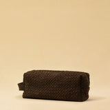 The elegant Braided Travel Pouch VOYAGER by LABEL17  is handcrafted from fine, braided nappa leather and stands out with its soft feel and refined craftsmanship. A zipper keeps everything securely closed, while the interior is lined with water-resistant fabric and features practical side compartments – for stylish organization on the go. Handmade in Morocco.