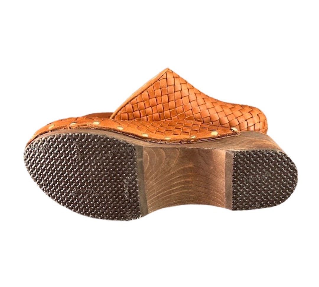 LABEL17 Braided Clog ATHENA in Cognac Handmade in Greece
