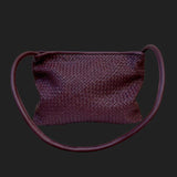 Der Clutch Bag von LABEL17 ist aus feinem, pflanzlich gegerbtem Lamm-Nappaleder gefertigt und besticht durch seine Handwerkskunst. Hergestellt in Marokko