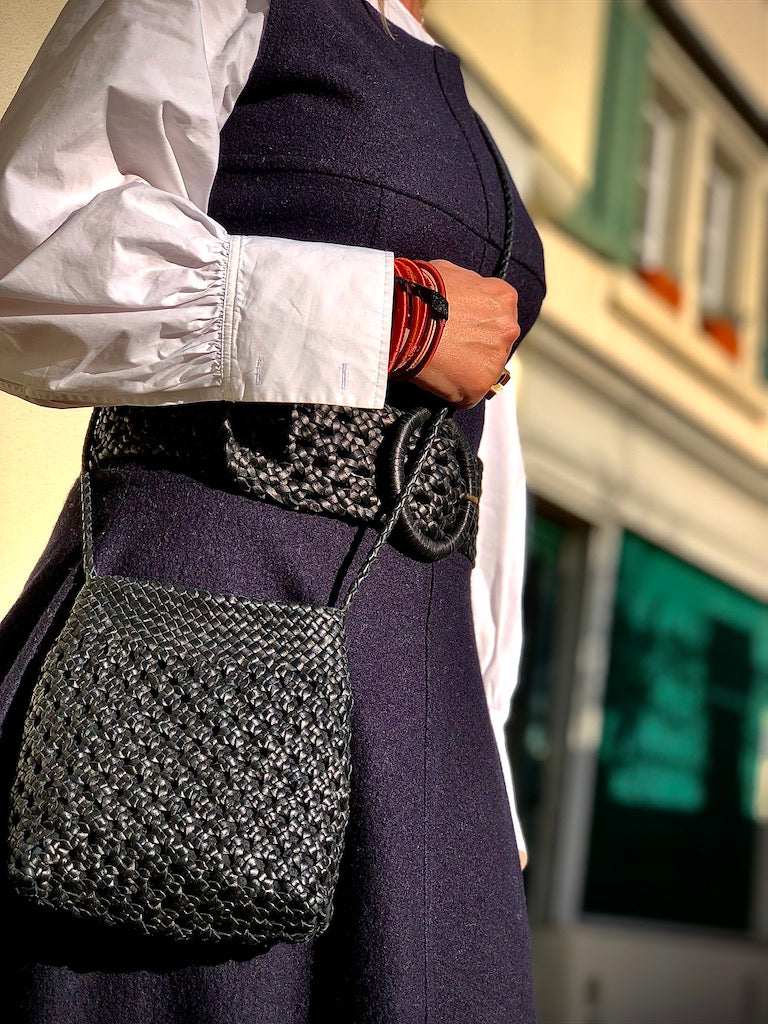 Belt Lalla: eleganter Leder-Gurt von LABEL17. Handgeflochtener Leder-Gürtel aus feinem, pflanzlich gegerbtem Lamm-Nappaleder, handgefertigt in Marokko, designed in Switzerland