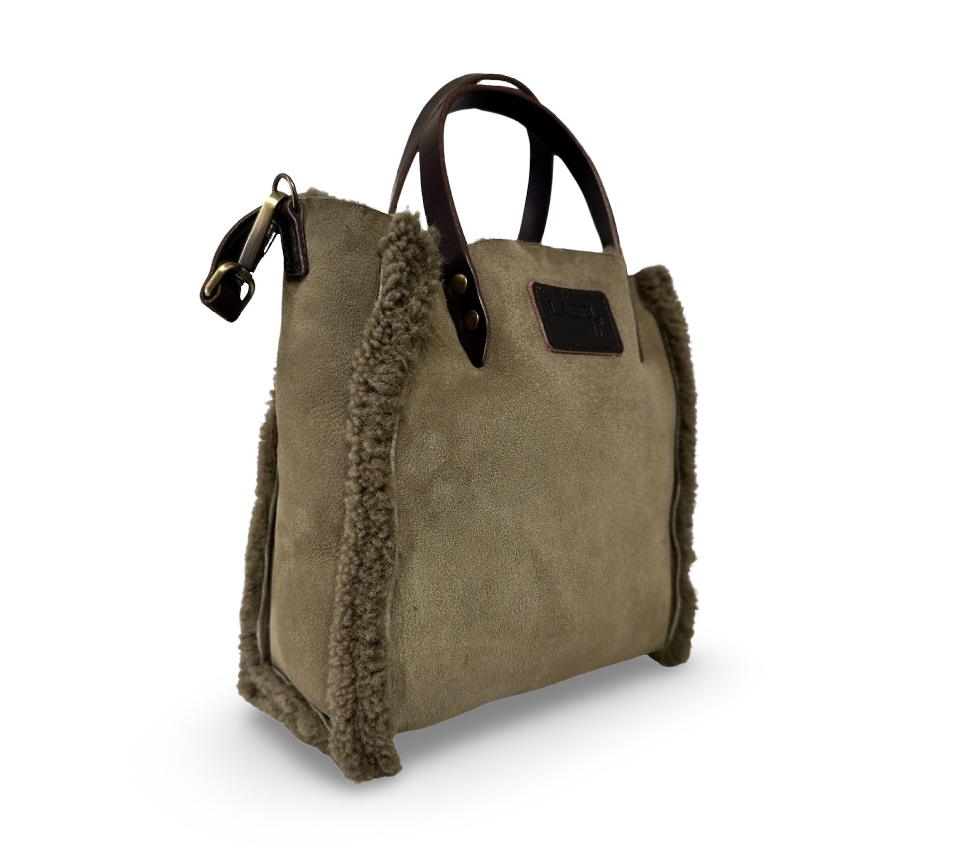 Die LABEL17 Crossbody Bag Shearling Mini ist handgefertigt in der Schweiz
