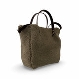 Die LABEL17 Crossbody Bag Shearling Mini ist handgefertigt in der Schweiz