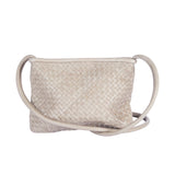 Clutch Bag New York Small in Sage von LABEL17 wird aus geschmeidigem, pflanzlich gegerbtem Lamm-Nappaleder, von Hand geflochten, gefertigt und besticht durch seine Handwerkskunst. Hergestellt in Marokko