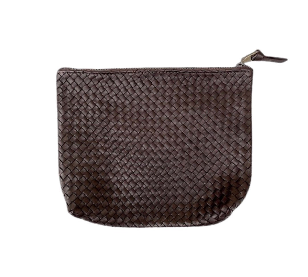 Etui Tresse, Darkbrown by LABEL17: hand-braided pouch made of supple lamb-nappa leather