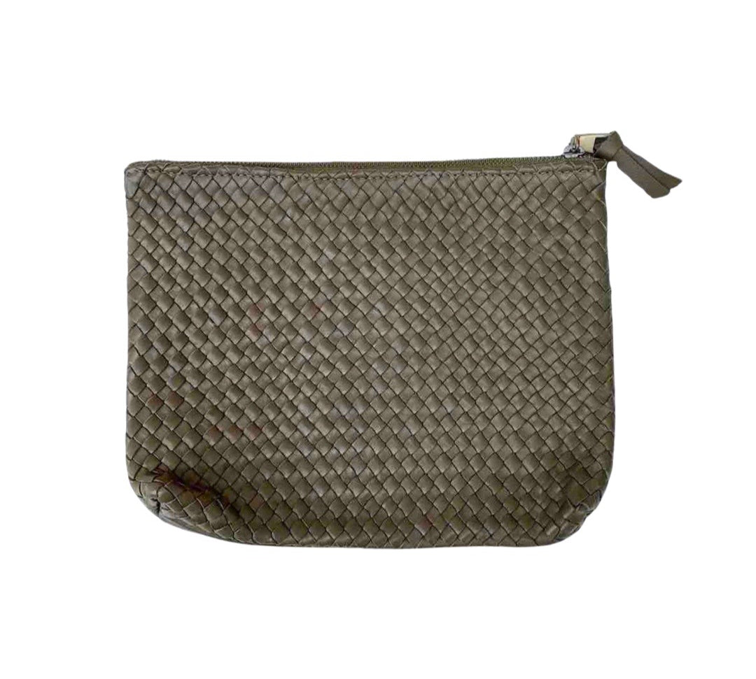 Etui Tresse, Olive by LABEL17: hand-braided pouch made of supple lamb-nappa leather