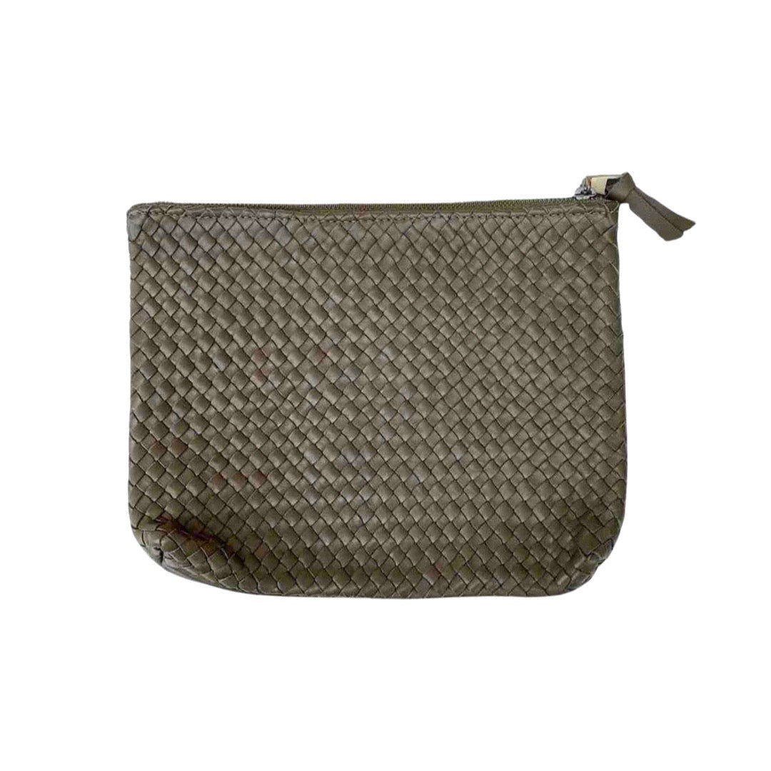 Etui Tresse, Olive by LABEL17: hand-braided pouch made of supple lamb-nappa leather