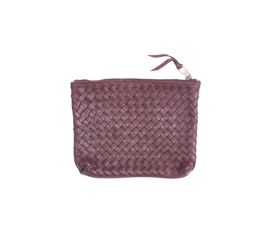 Etui Tresse Small by LABEL17: small pouch for daily items like pencil or make-up things. Made of supple lambnappa leather, hand braided