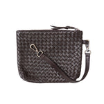 Shoulder Bag XL (Weekender), Darkbrown, von LABEL17: gefertigt aus geschmeidigem, pflanzlich gegerbtem Lamm-Nappaleder, von Hand geflochten mit zusätzlichem, ebenfalls von Hand geflochtenem Etui zur Organisation innerhalb der Tasche. Handgefertigt in Marokko.