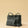 Die Handbag Cabas Standard von LABEL17 ist eine leichte Handtasche aus geschmeidigem, pflanzlich gegerbtem Nappaleder. Die von Hand geflochtene Tasche hat einen Reissverschluss und abnehmbaren Schulterriemen und ist innen mit Leder und einer verschliessbaren Innentasche ausgestattet.