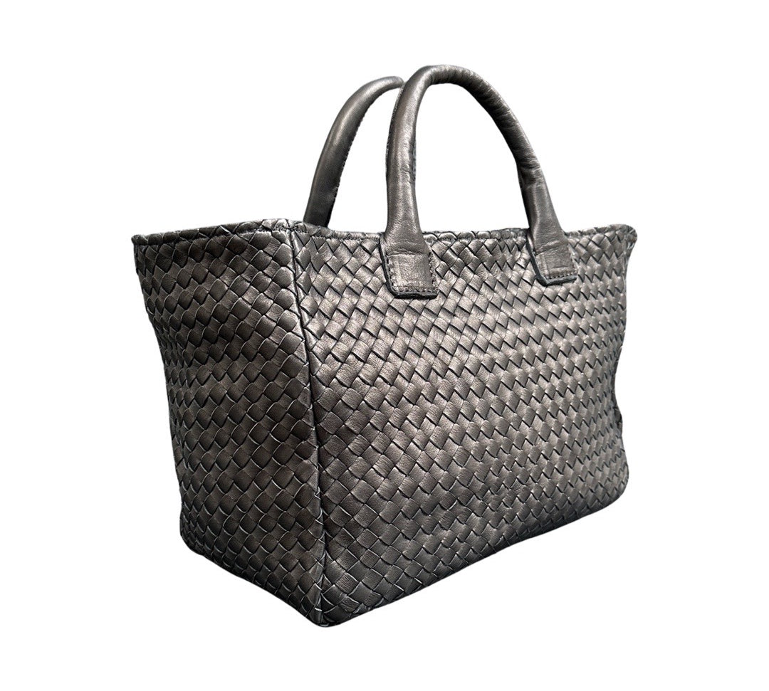 Handbag Cabas Tresse Medium: Leichte Handtasche, von Hand geflochten, geschmeidiges, pflanzlich gegerbtes Lamm-Nappaleder, LABEL17