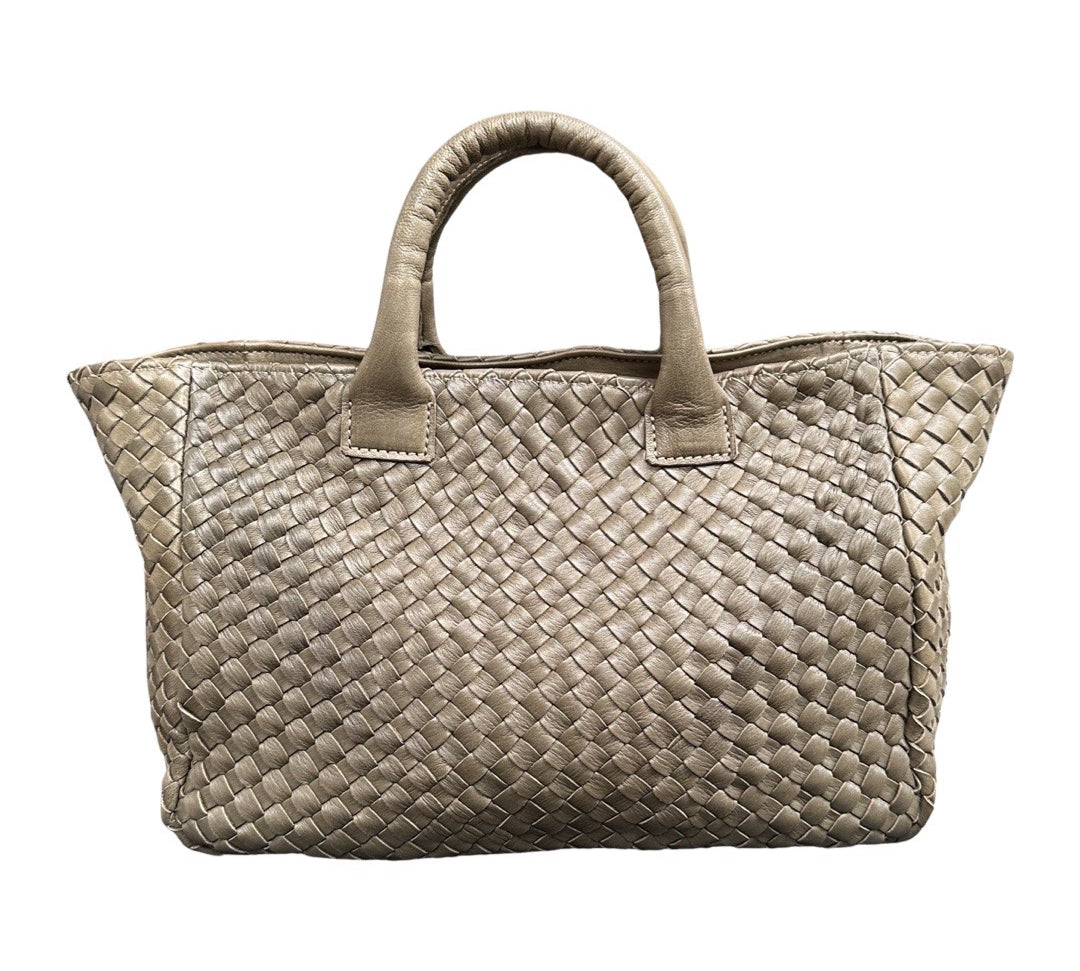 Handbag Cabas Tresse Medium: Leichte Handtasche, von Hand geflochten, geschmeidiges, pflanzlich gegerbtes Lamm-Nappaleder, LABEL17