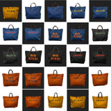 Bestickte Stofftasche von LABEL17 mit braunen Lederhenkeln und BIG KISS, AMOUR, #LOVE oder AMORE Botschaft auf der Vorderseite.  Hergestellt in Marokko