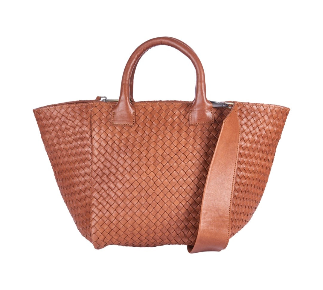 LABEL17 Handbag Tresse Medium Majestic aus geschmeidigem, pflanzlich gegerbtem Lamm-Nappaleder, von Hand geflochten, Cognac