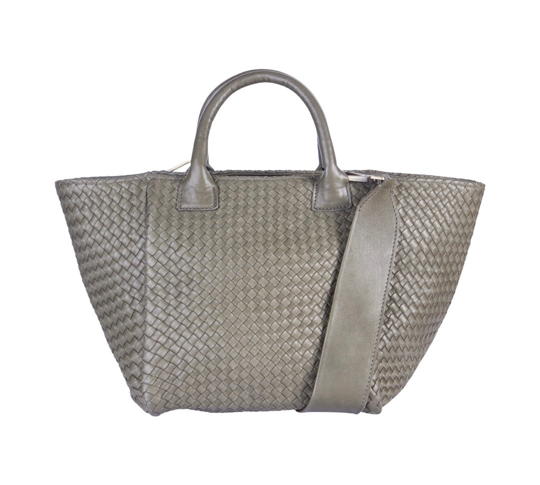 LABEL17 Handbag Tresse Medium Majestic aus geschmeidigem, pflanzlich gegerbtem Lamm-Nappaleder, von Hand geflochten, Olive