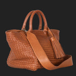 LABEL17 Handbag Tresse Medium Majestic aus geschmeidigem, pflanzlich gegerbtem Lamm-Nappaleder, von Hand geflochten, Cognac Side