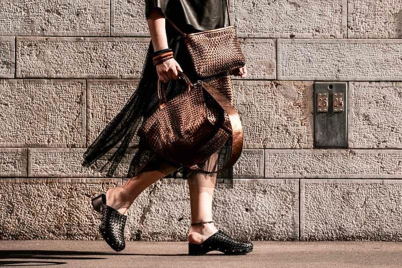 LABEL17 Handbag Tresse Medium Majestic aus geschmeidigem, pflanzlich gegerbtem Lamm-Nappaleder, von Hand geflochten, in Town